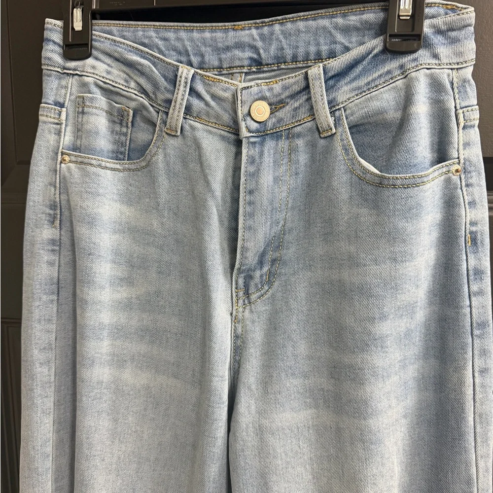 Light Wash Straight Leg Jeans – Size 6 – Raw Hem – Distressed Knees - Picture 5 of 9